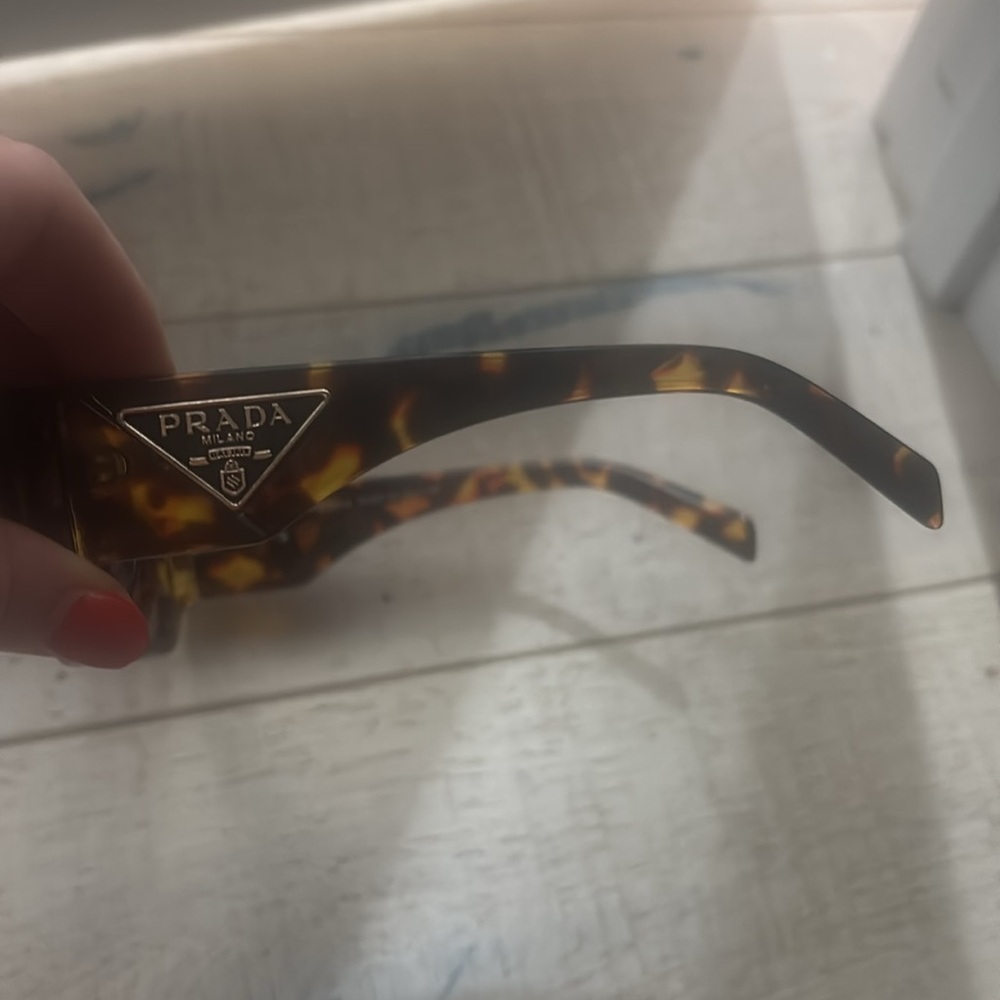 Prada sunglasses - Picture 2 of 6